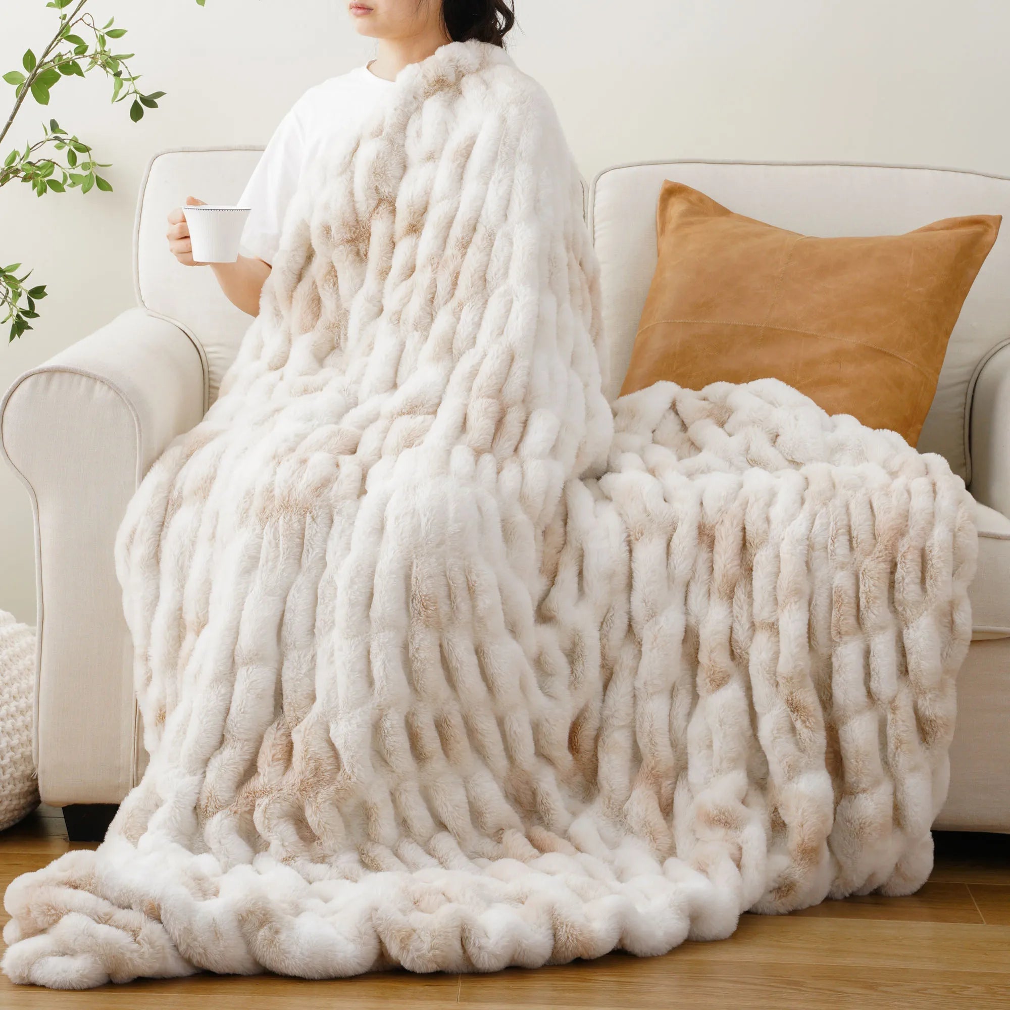 LuxeHaven Plush Throw Blanket – Elegant Faux Fur Comfort for a Stylish Interior - All Around Casa
