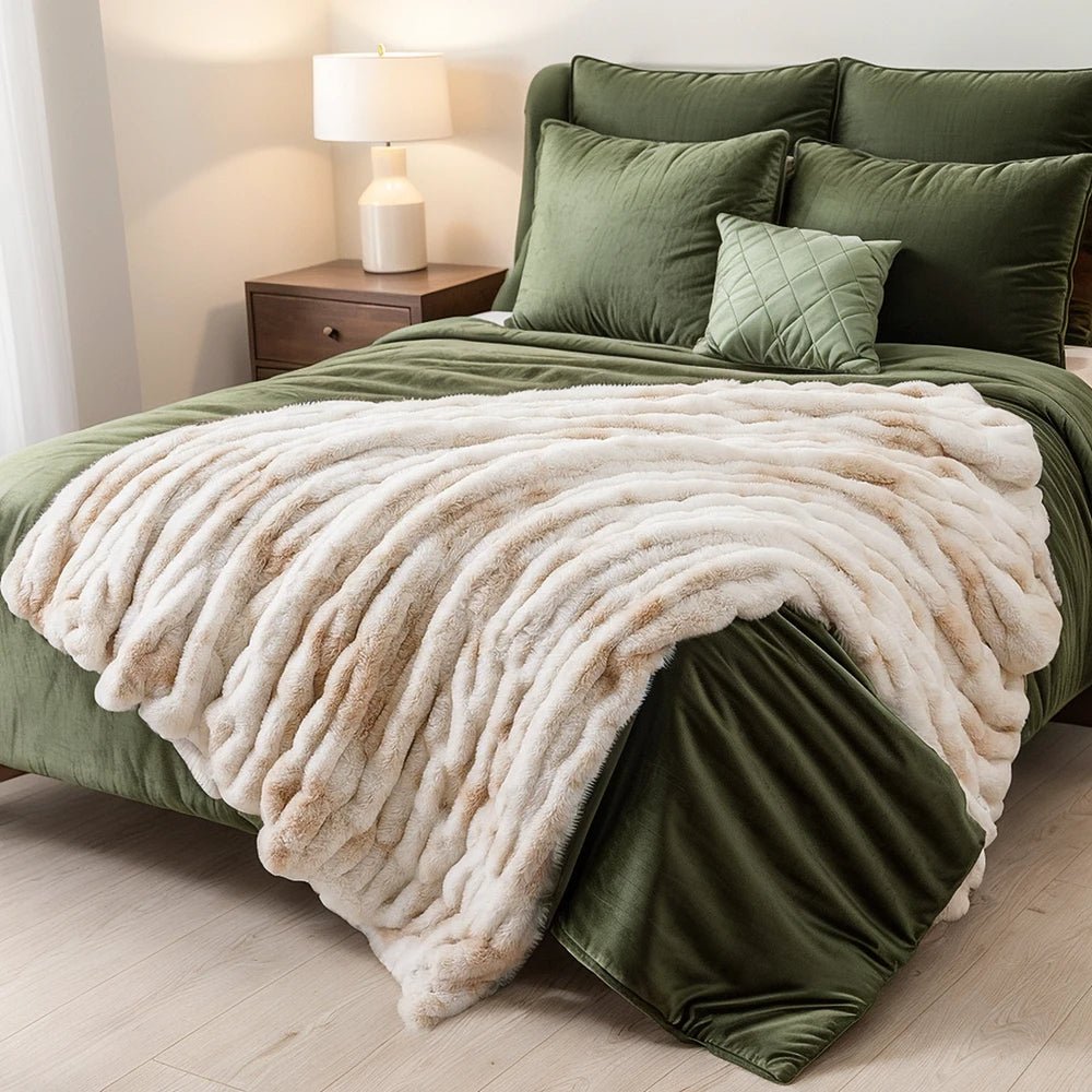 LuxeHaven Plush Throw Blanket – Elegant Faux Fur Comfort for a Stylish Interior - All Around Casa
