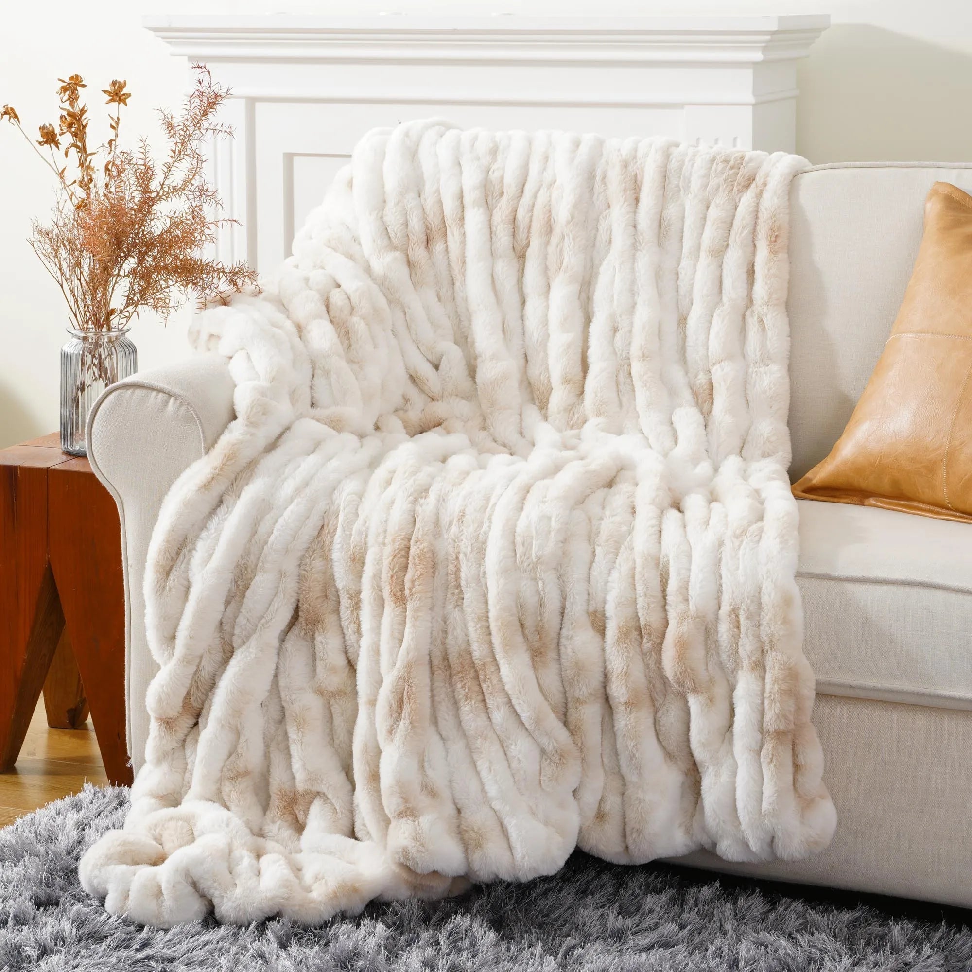 LuxeHaven Plush Throw Blanket – Elegant Faux Fur Comfort for a Stylish Interior - All Around Casa